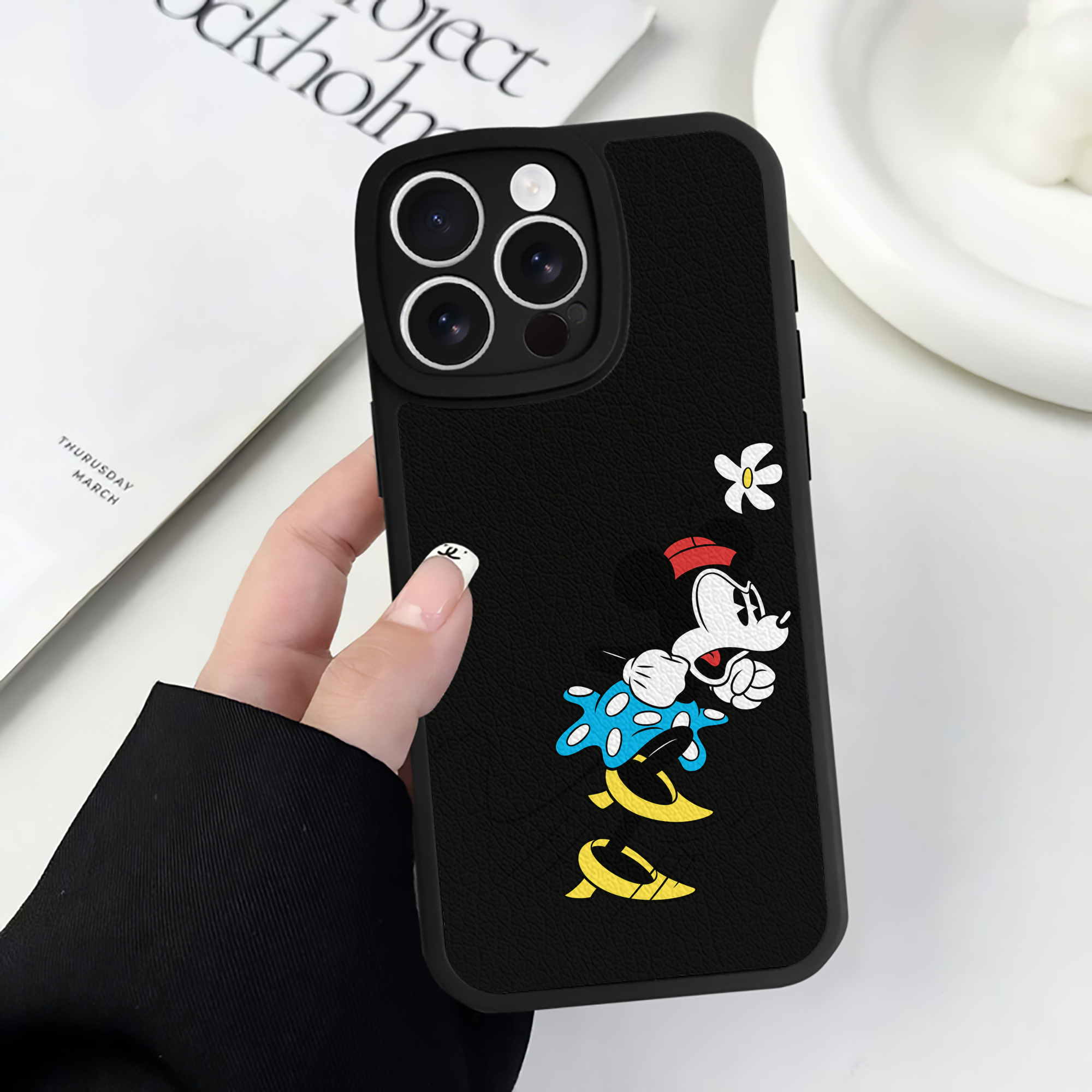 （画像用） ミッキーマウス Mickey Mouse 【iPhone 16シリーズ対応】シリコンスマホケース（レザー調） 材質：シリコン